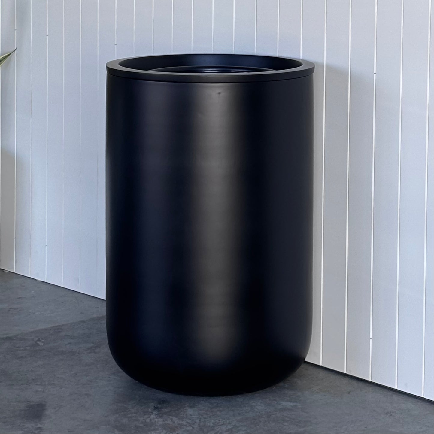 Tall U-Pot • Black